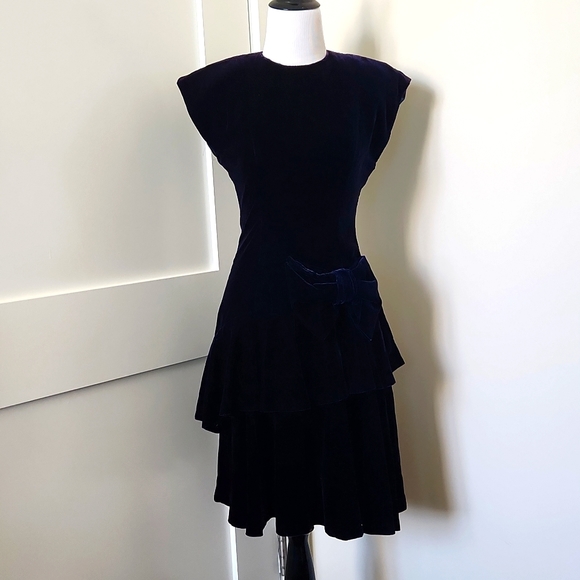 Lloyd Williams Dresses & Skirts - Vintage Lloyd Williams Navy blue 80s velvet layered ruffle dress w/ bow Petite 2